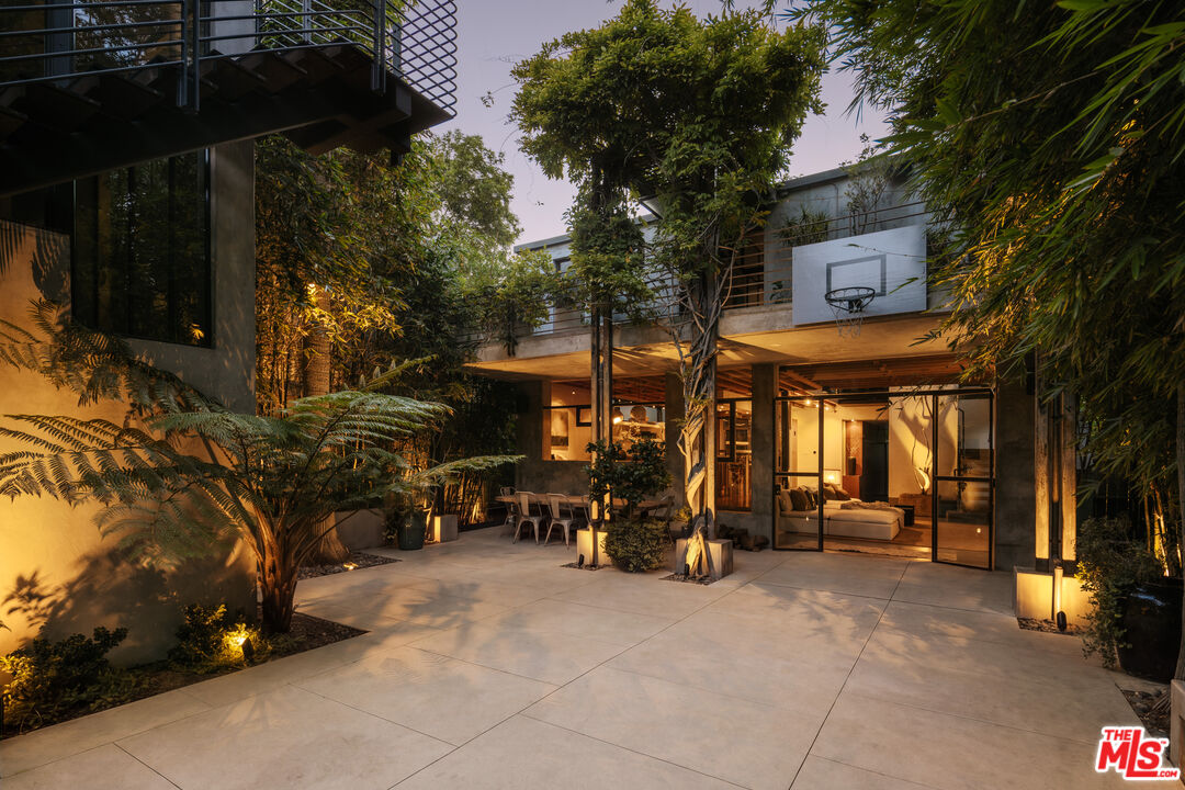 554 Westminster Ave