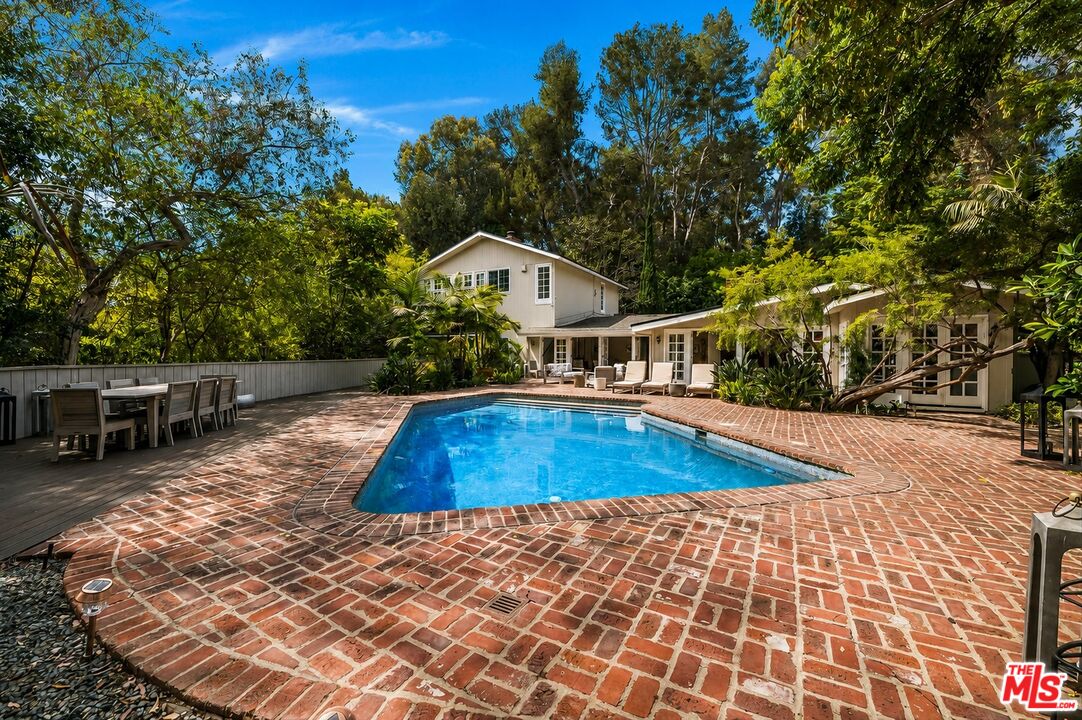 9911 Tower Ln