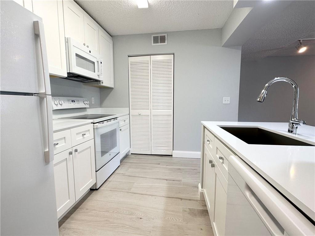 4045 W MCNAB RD G102