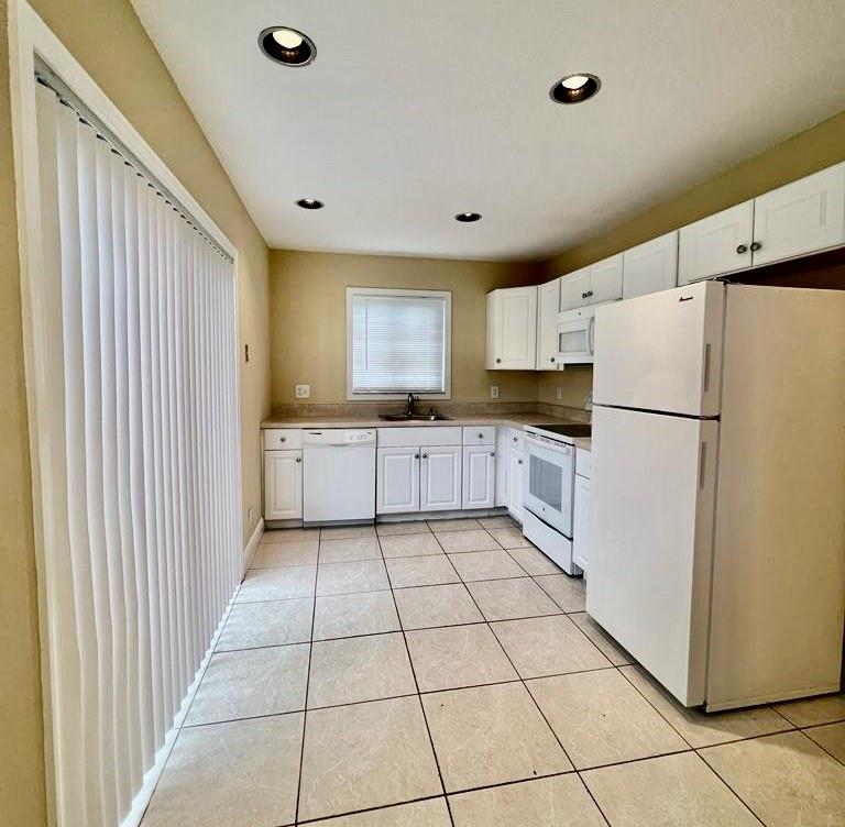 13769 Yarmouth Dr