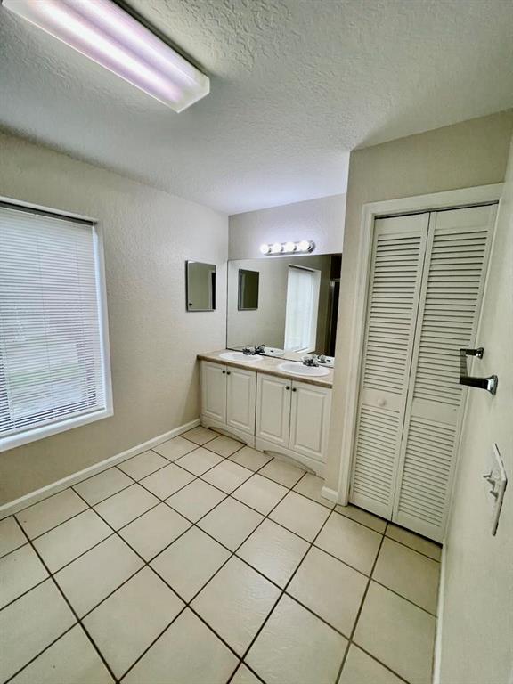 13769 Yarmouth Dr