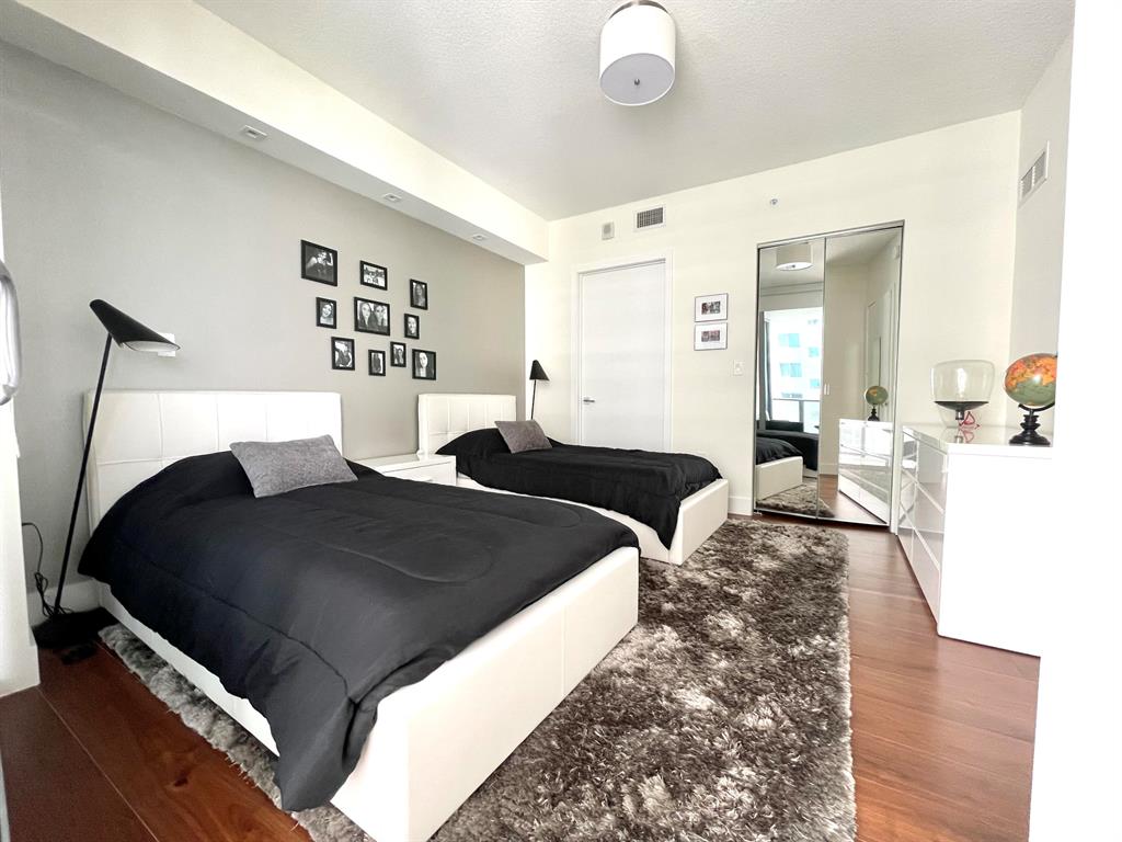488 NE 18th Street 2409