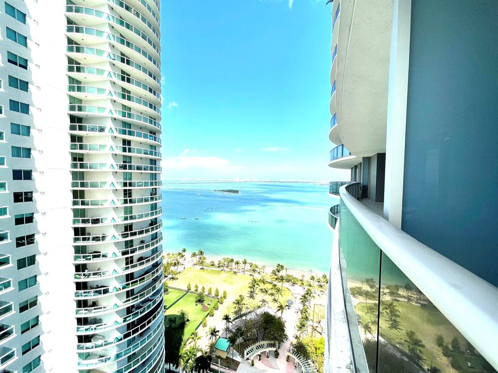 488 NE 18th Street 2409