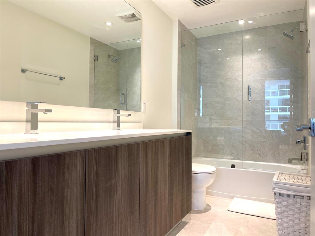 488 NE 18th Street 2409