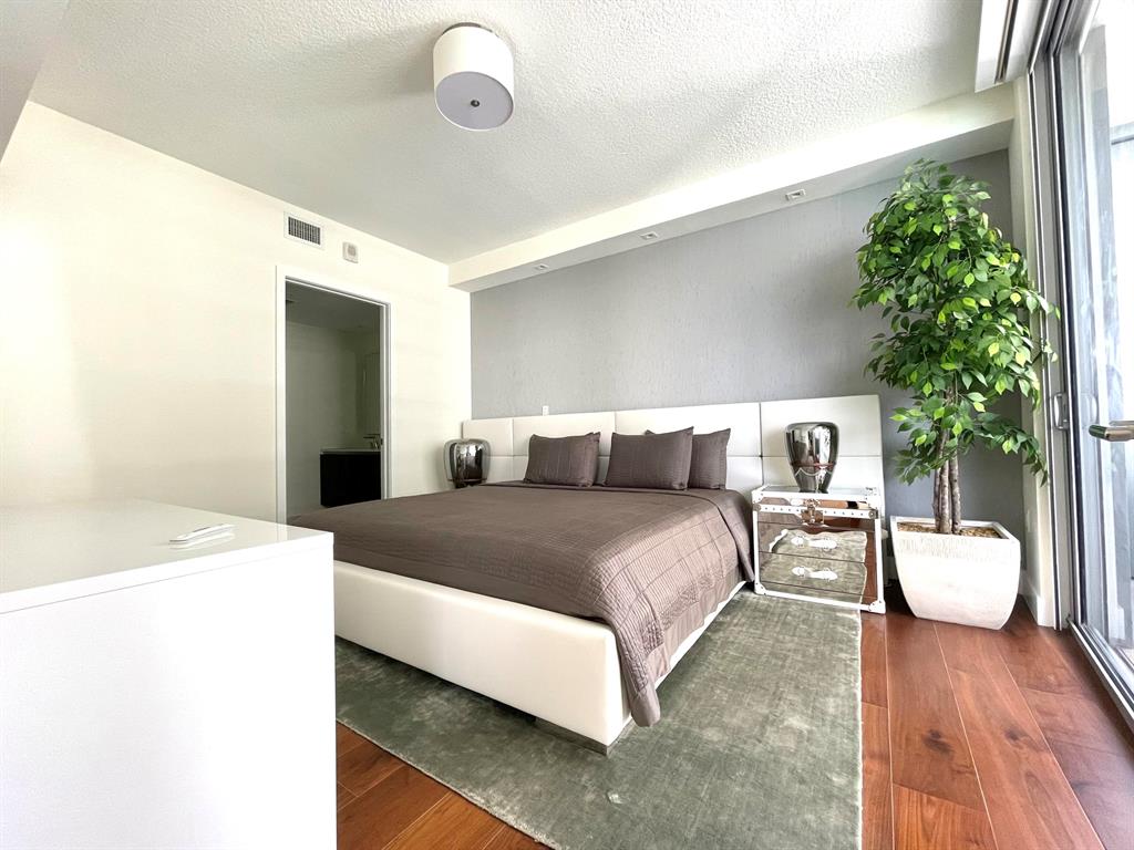 488 NE 18th Street 2409