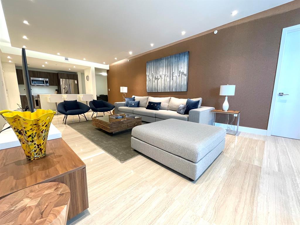 488 NE 18th Street 2409
