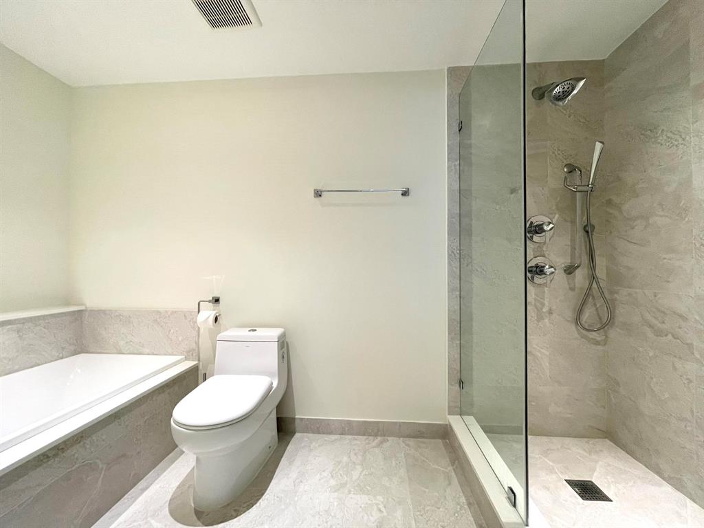 488 NE 18th Street 2409