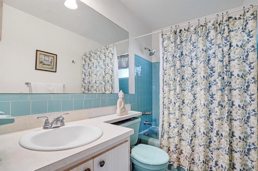 1050 NW 69th Avenue