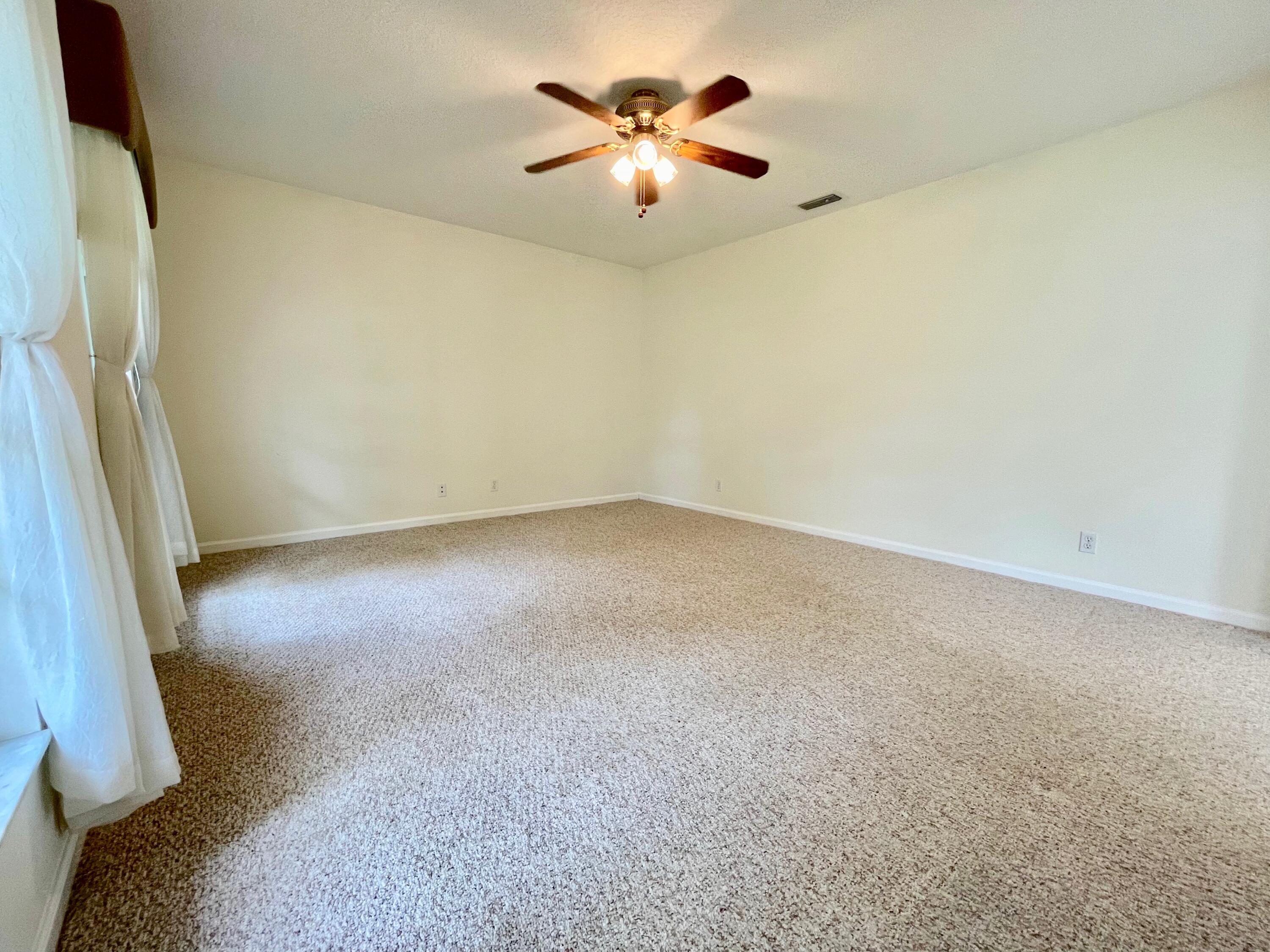 106 Pepper Tree Cres Crescent