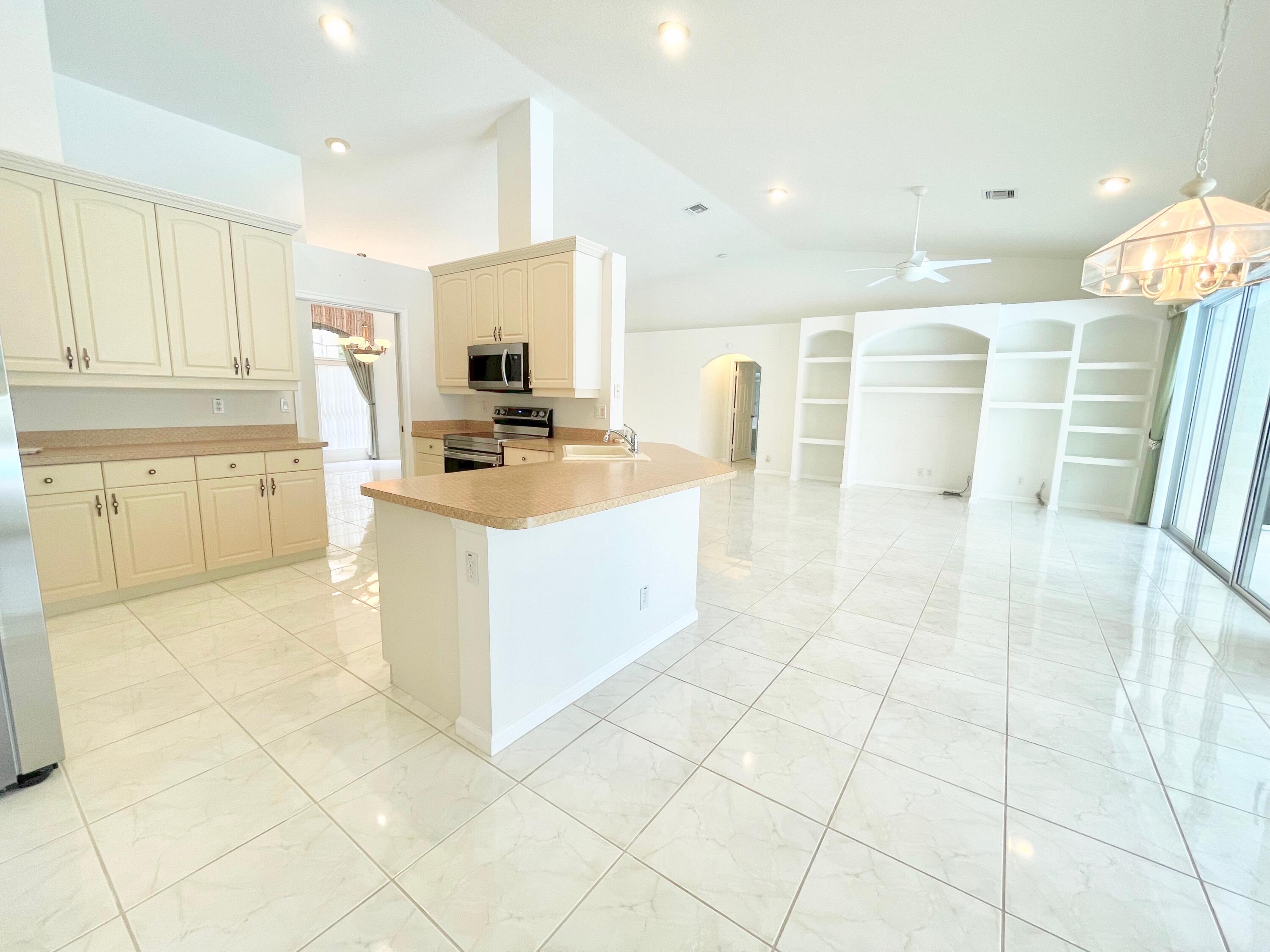 106 Pepper Tree Cres Crescent