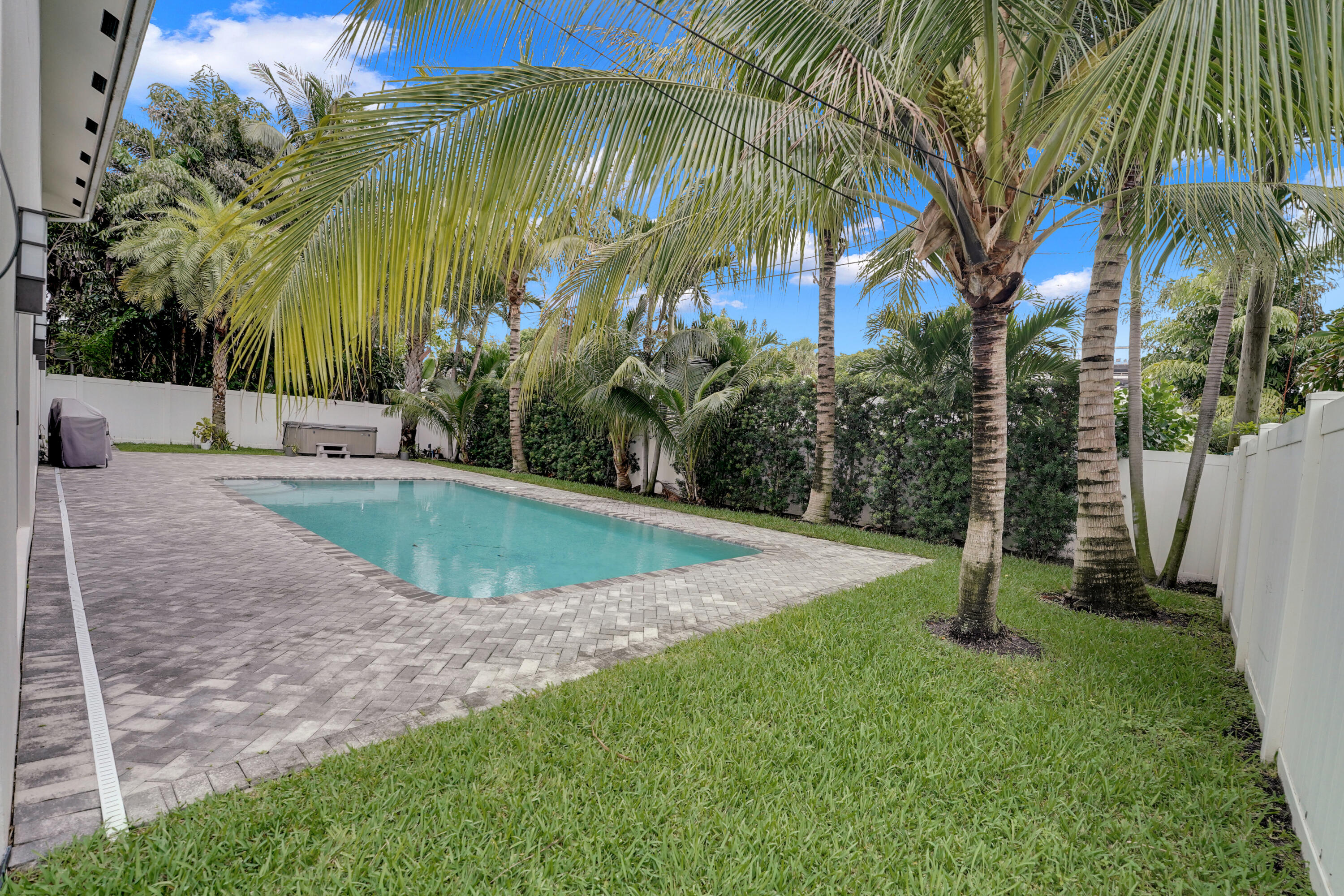 769 NW 7th Street