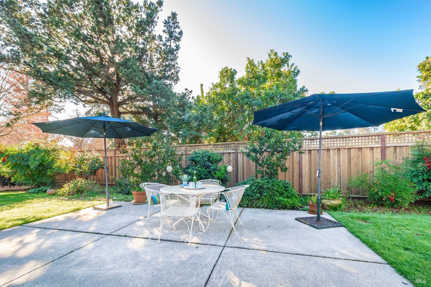 11 Hall Ct