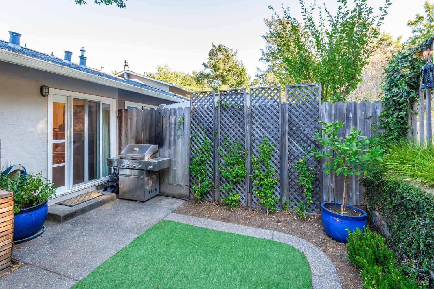 2616 Hidden Valley Ln