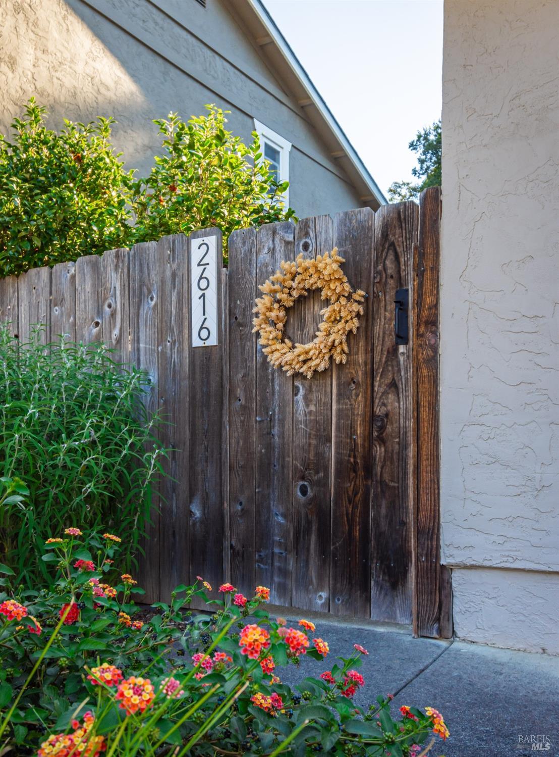 2616 Hidden Valley Ln