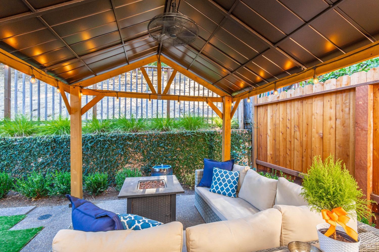 2616 Hidden Valley Ln