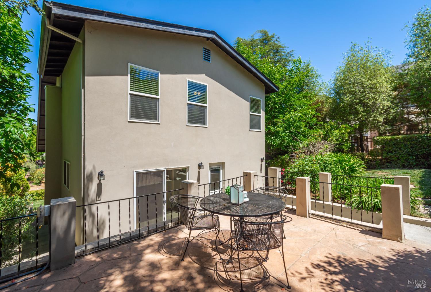 225 Berna Ave