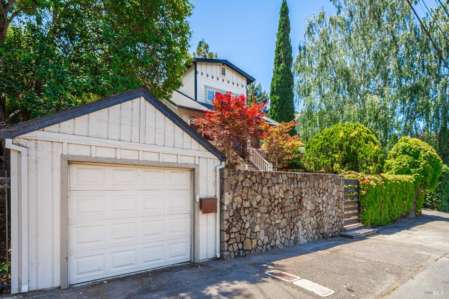 225 Berna Ave