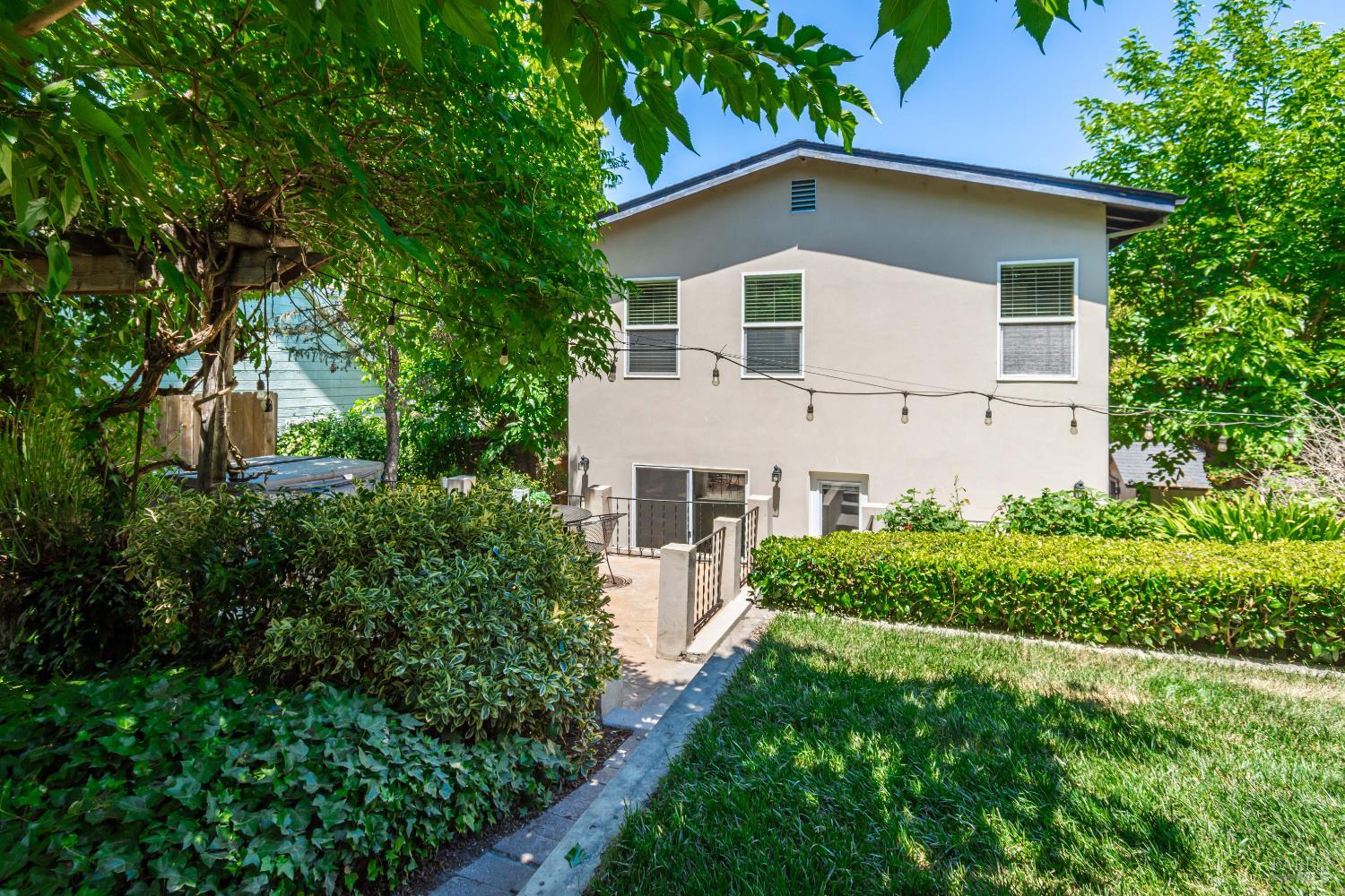 225 Berna Ave