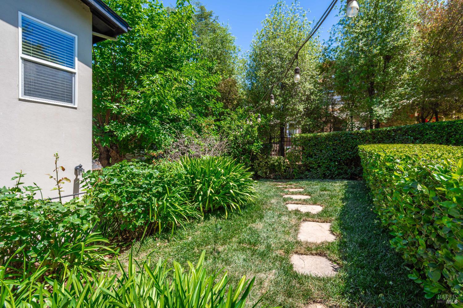 225 Berna Ave