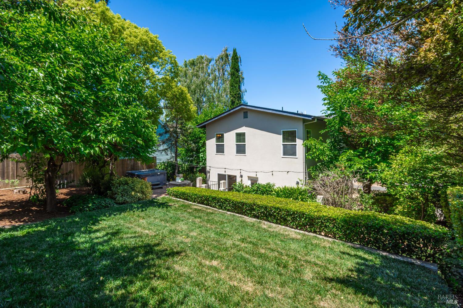 225 Berna Ave