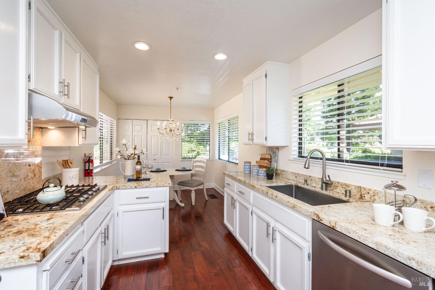 33 Fountain Grove Cir