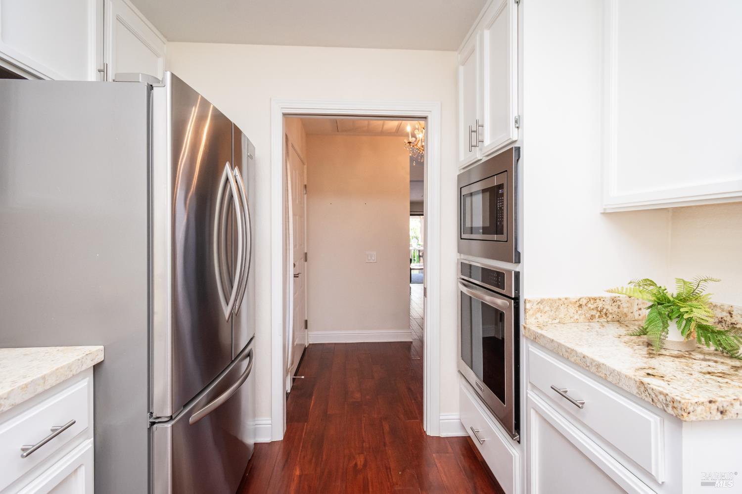 33 Fountain Grove Cir