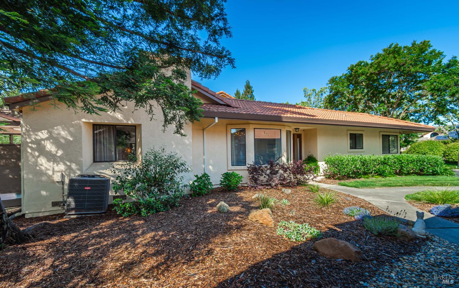 33 Fountain Grove Cir