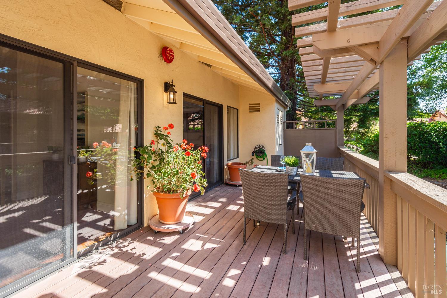 33 Fountain Grove Cir