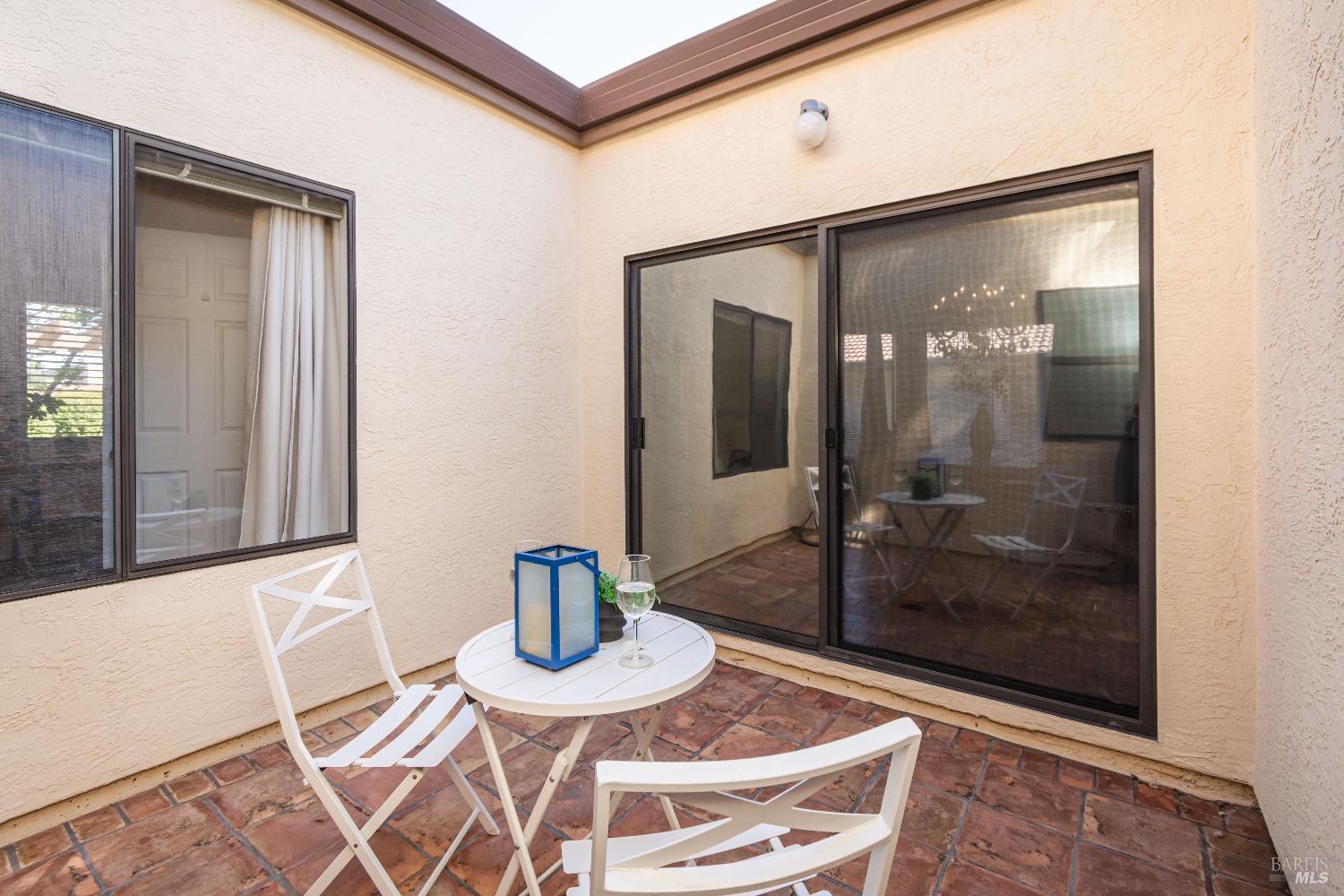 33 Fountain Grove Cir