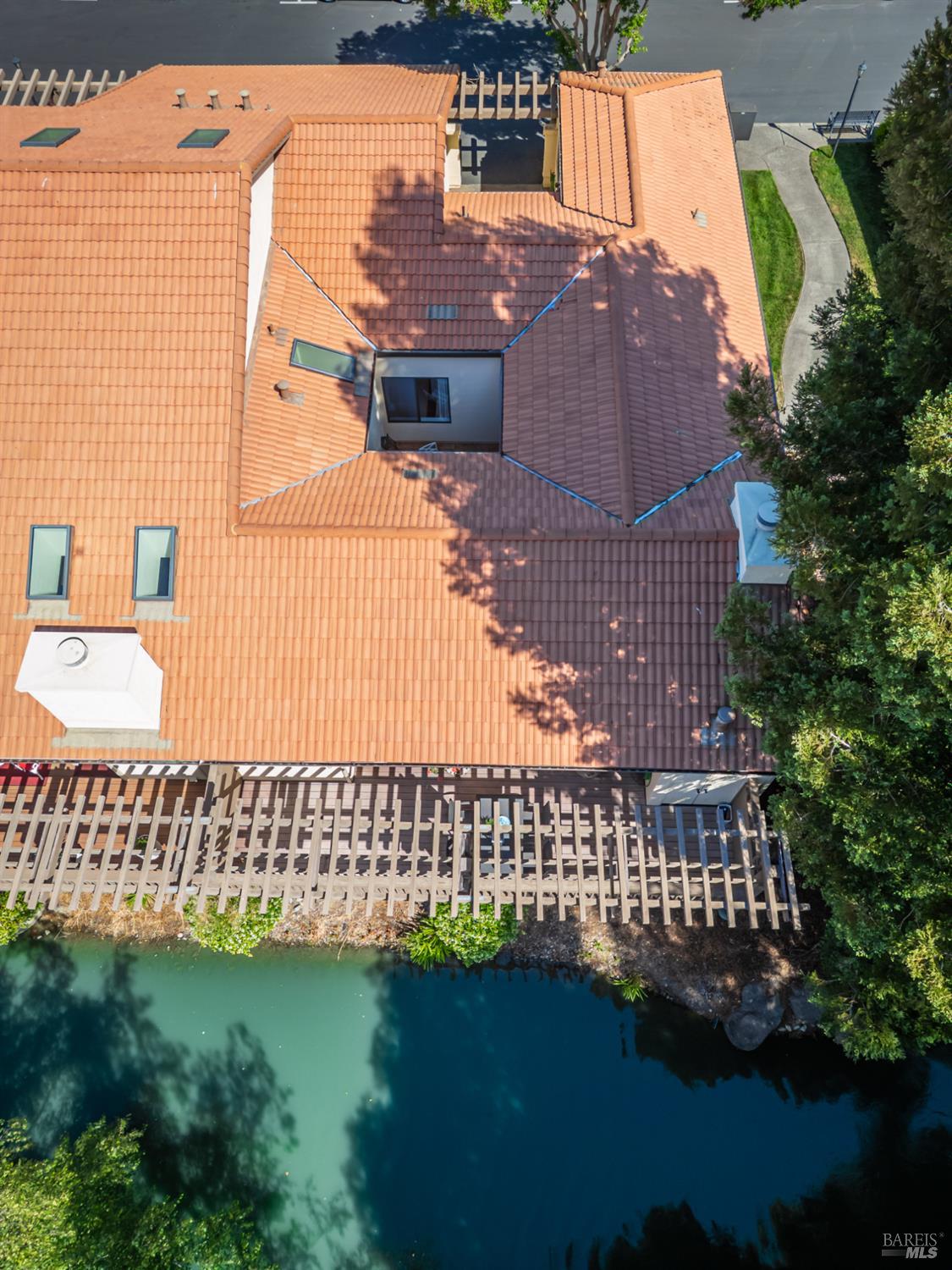 33 Fountain Grove Cir