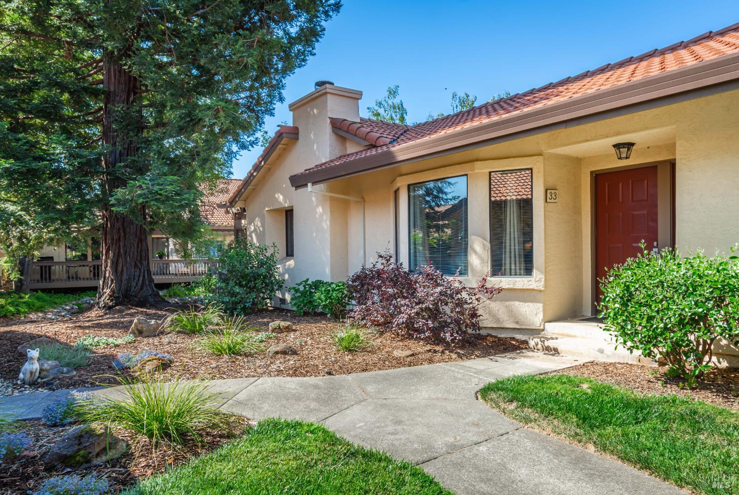 33 Fountain Grove Cir