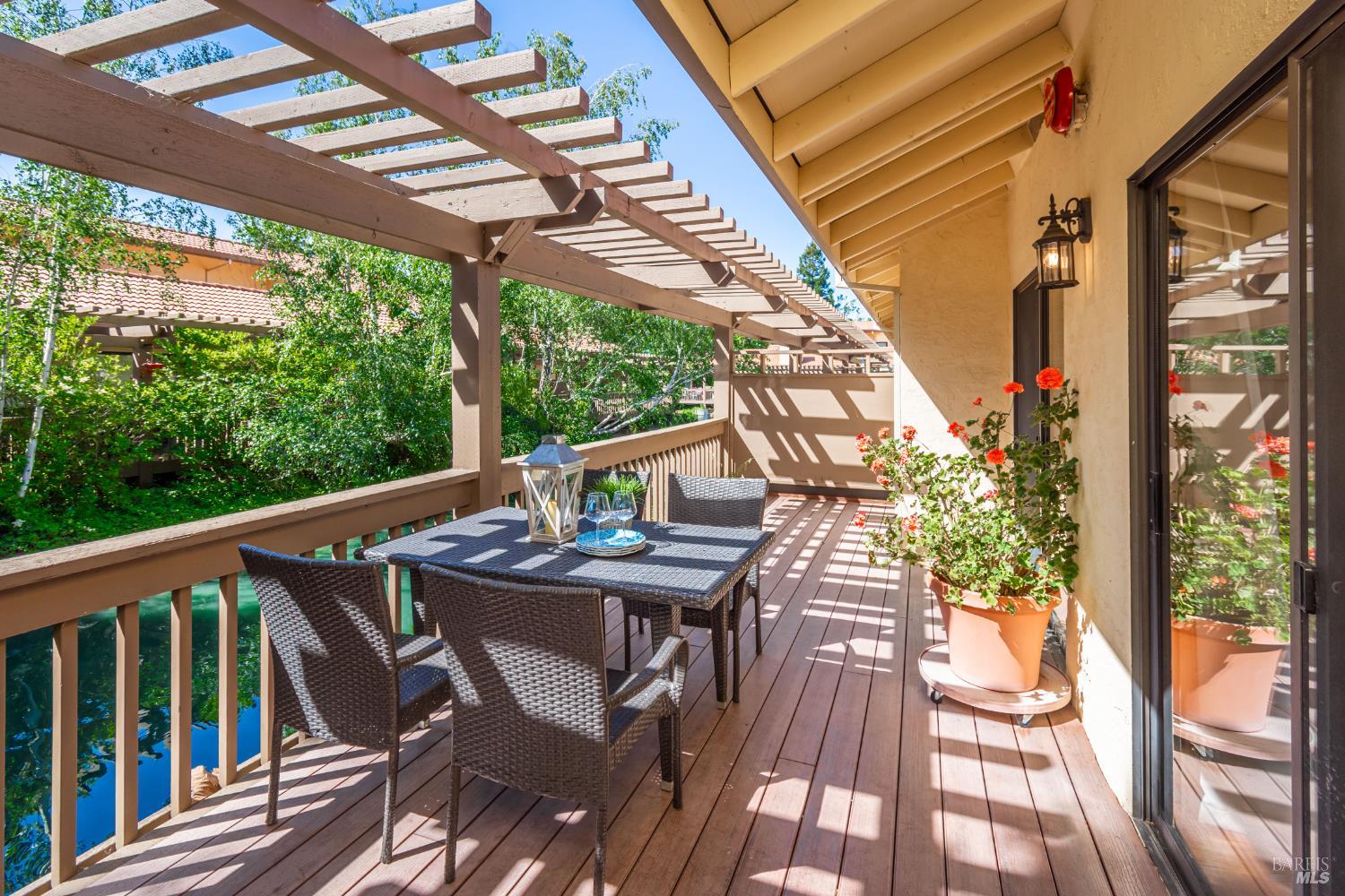 33 Fountain Grove Cir