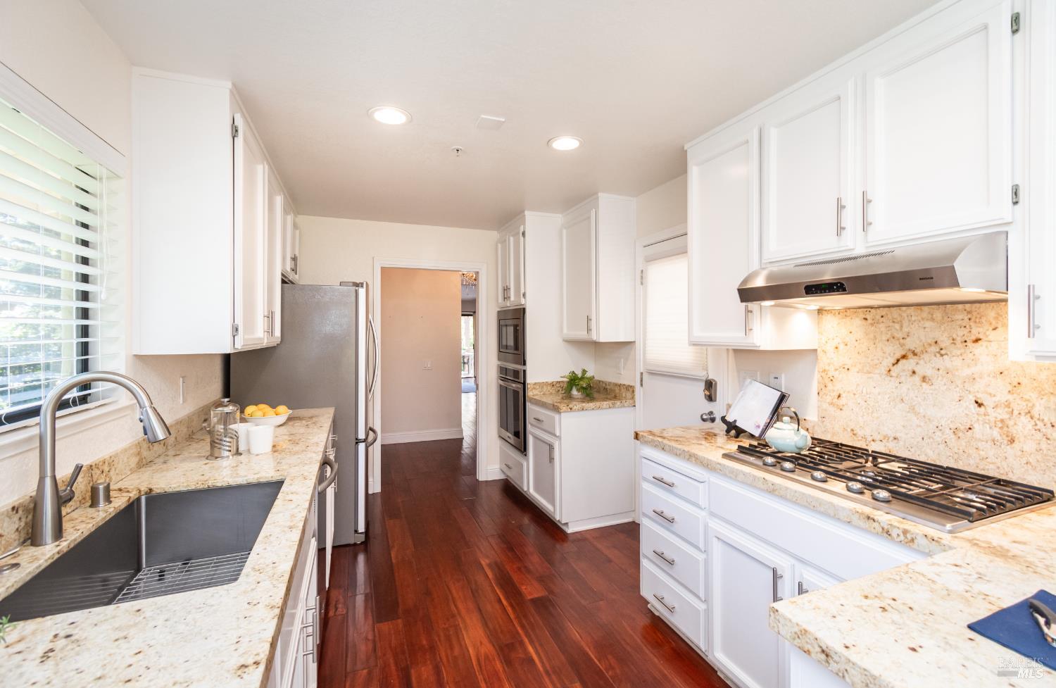 33 Fountain Grove Cir