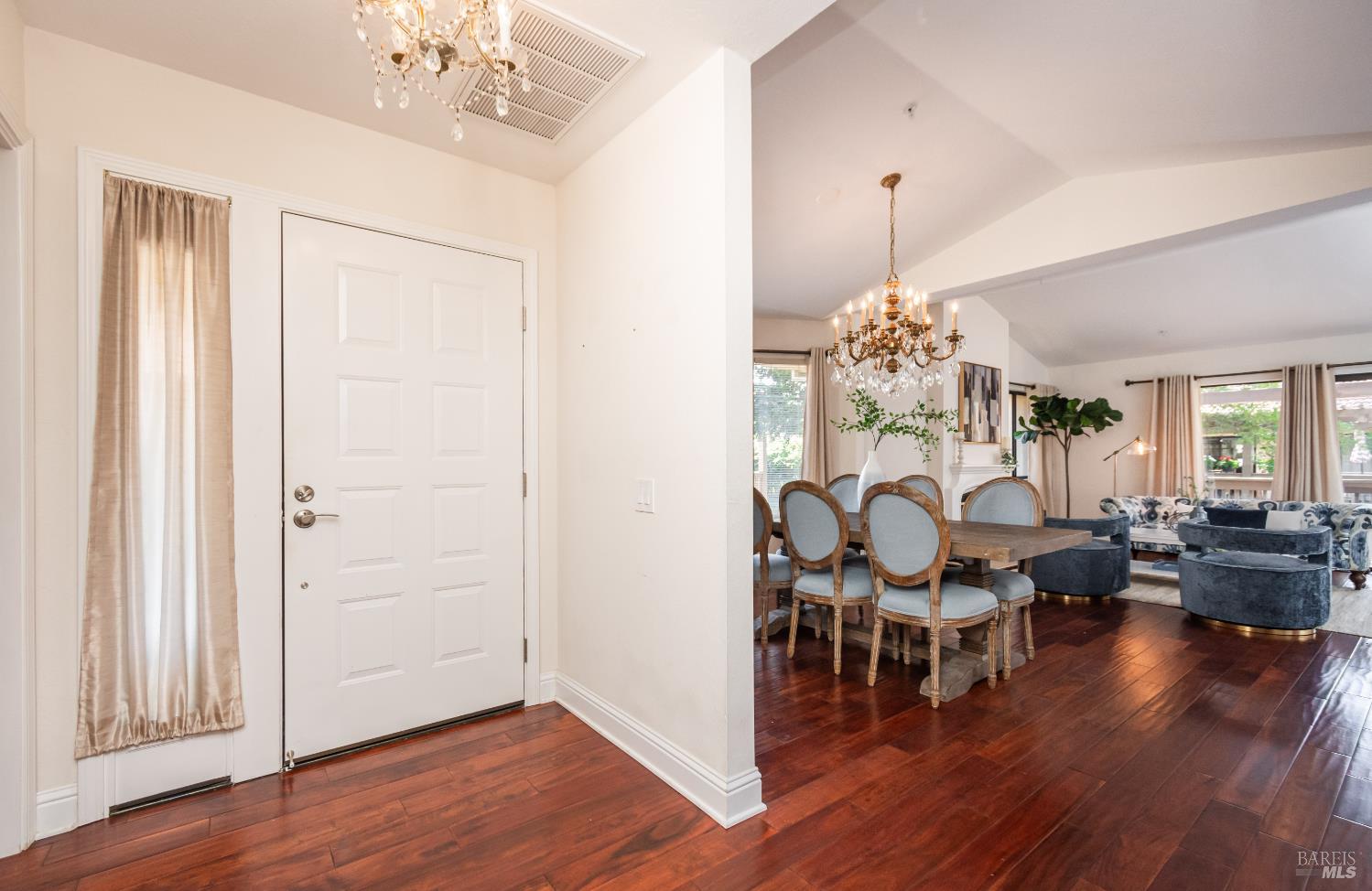 33 Fountain Grove Cir