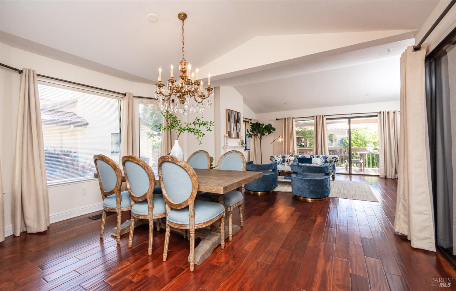 33 Fountain Grove Cir