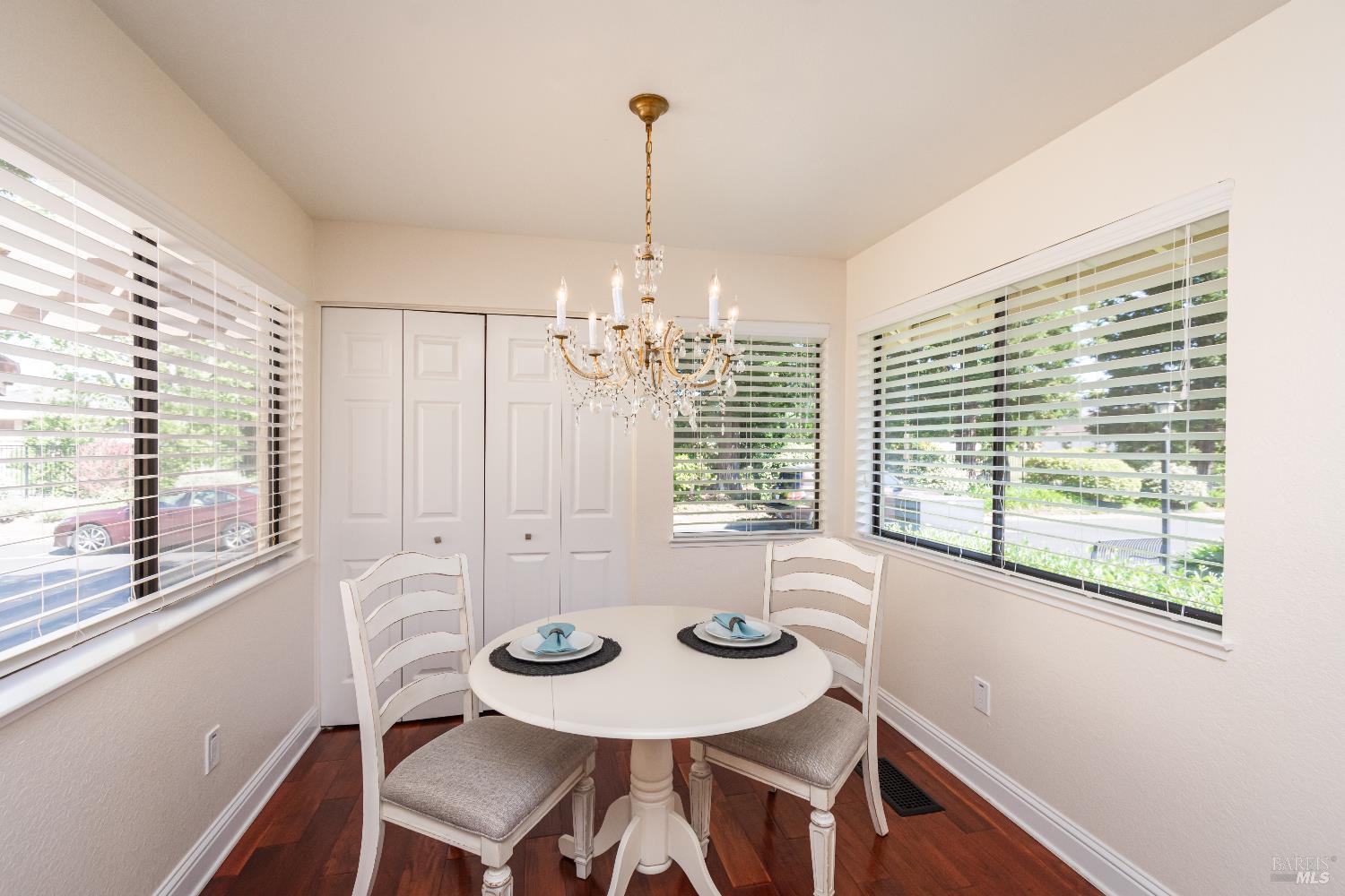 33 Fountain Grove Cir