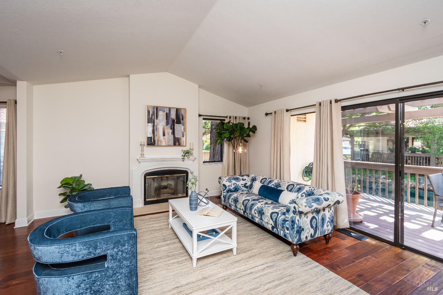 33 Fountain Grove Cir