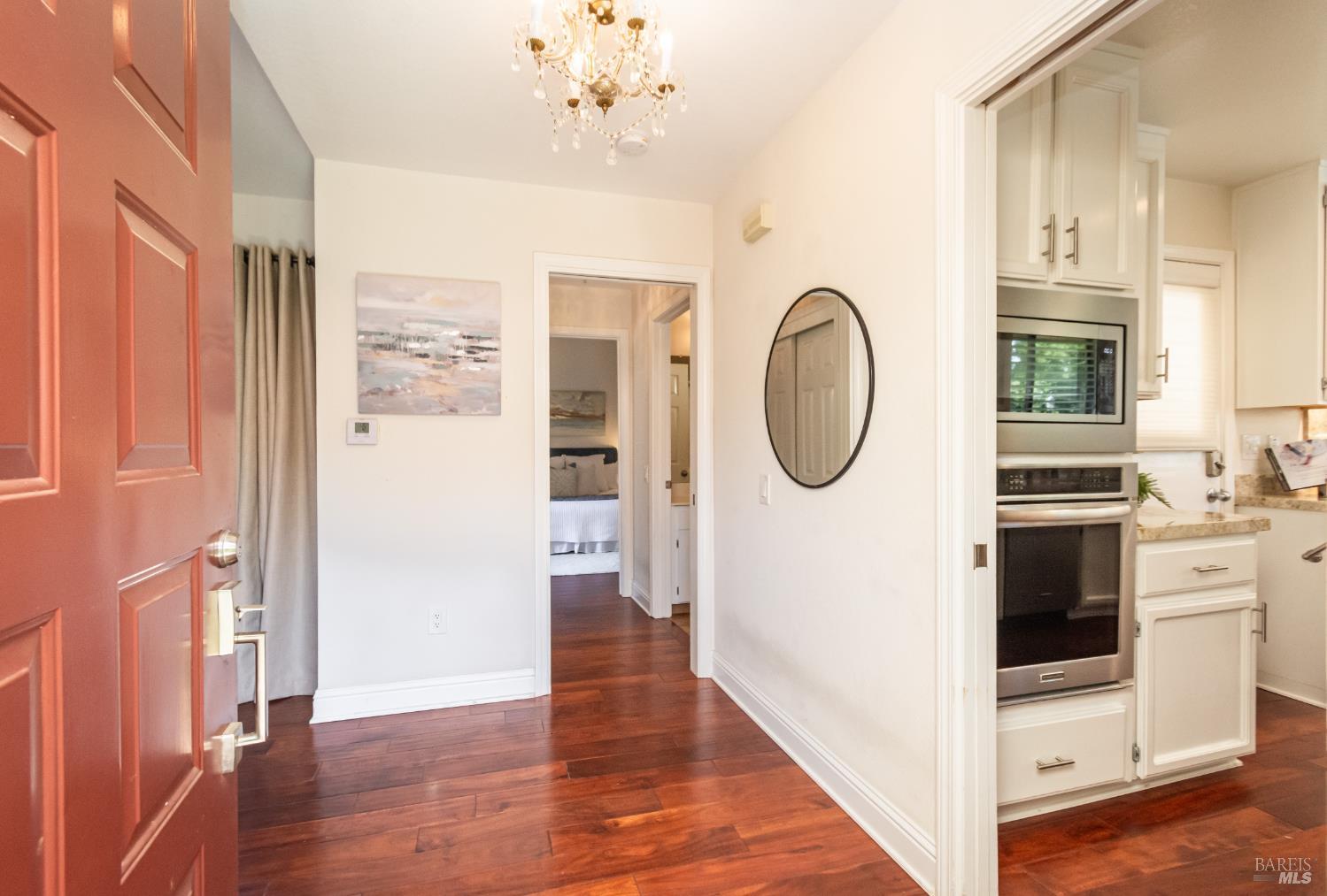 33 Fountain Grove Cir