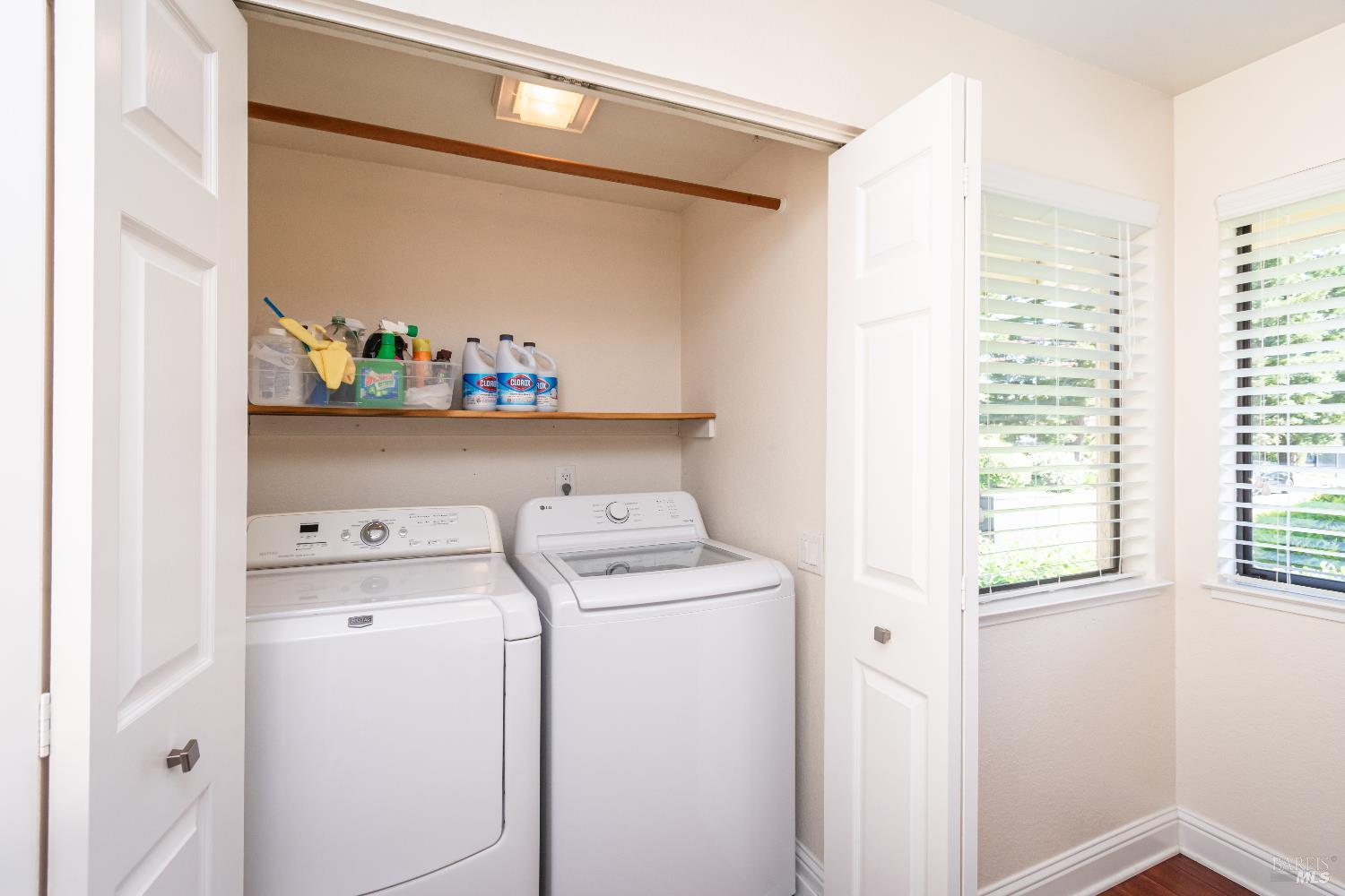 33 Fountain Grove Cir