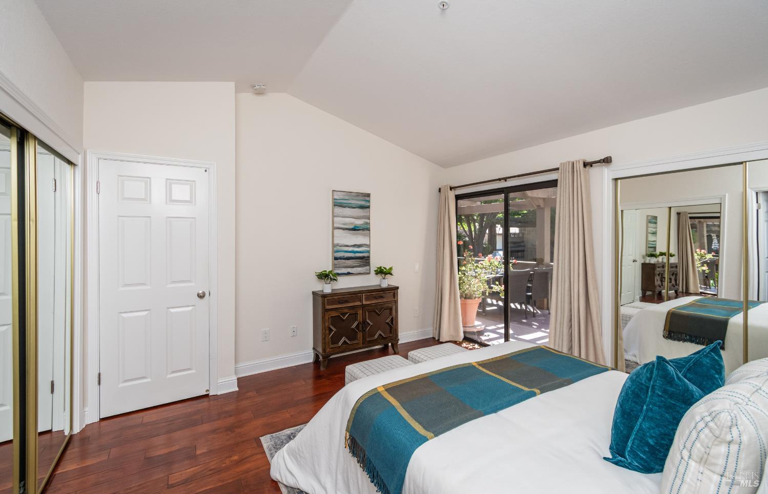 33 Fountain Grove Cir