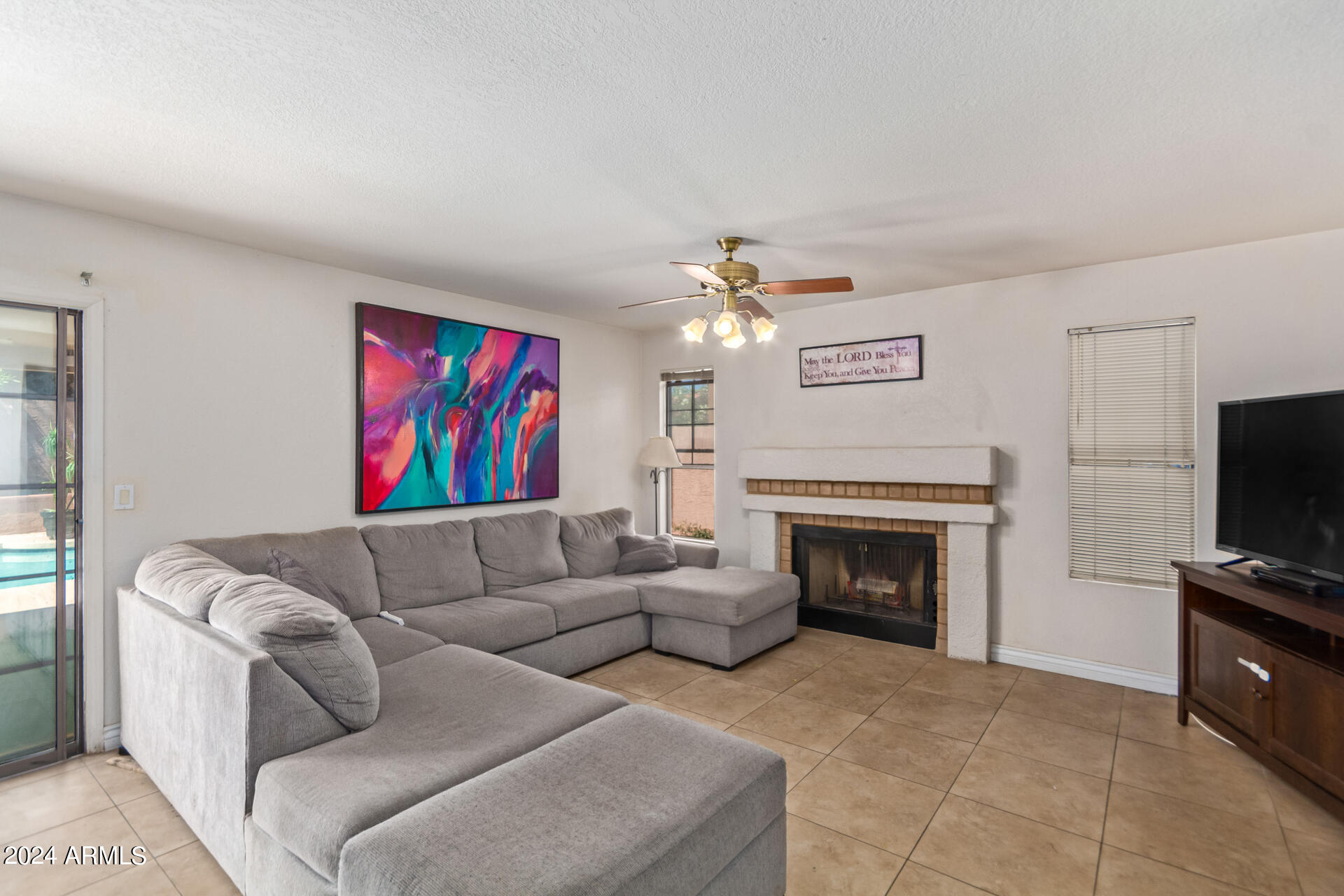 5524 E BEVERLY Lane