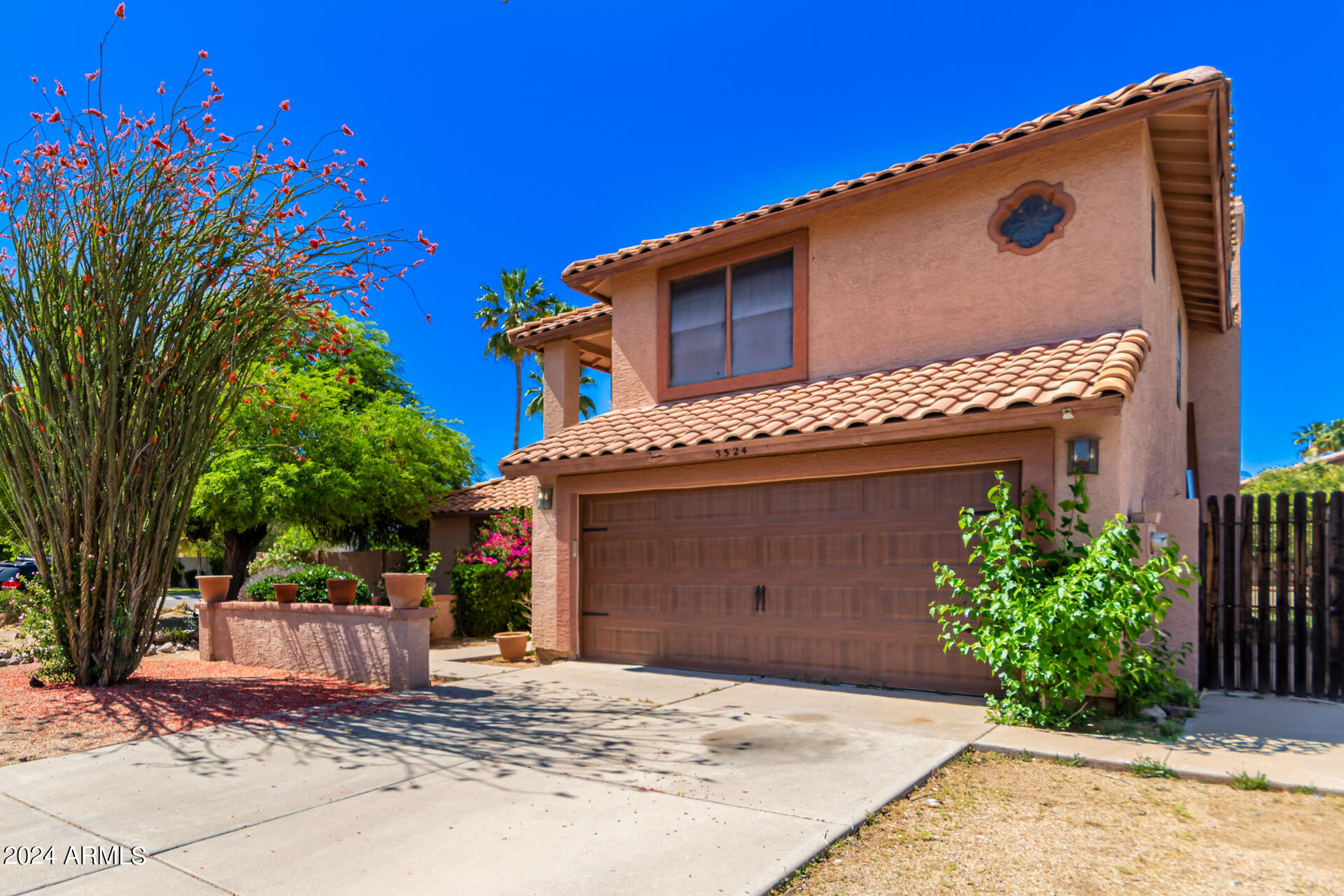 5524 E BEVERLY Lane