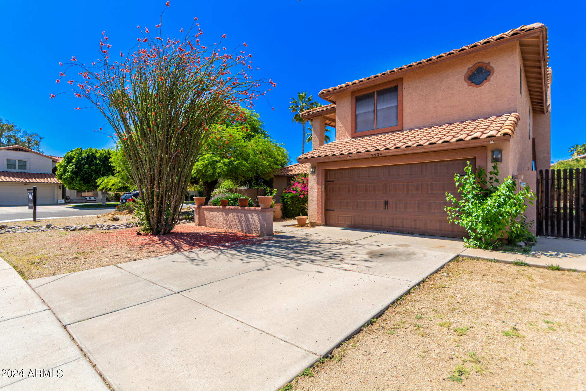 5524 E BEVERLY Lane