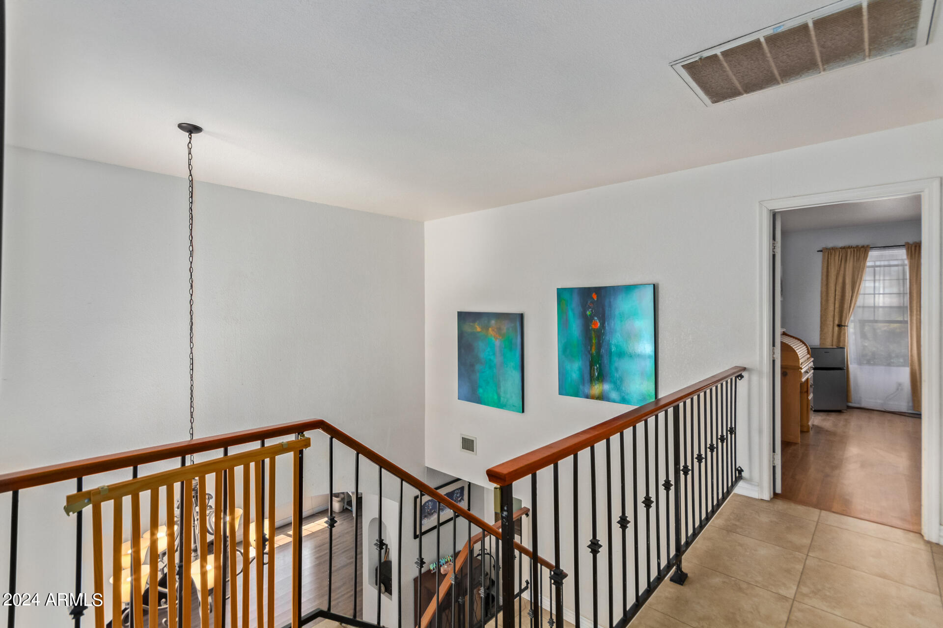 5524 E BEVERLY Lane