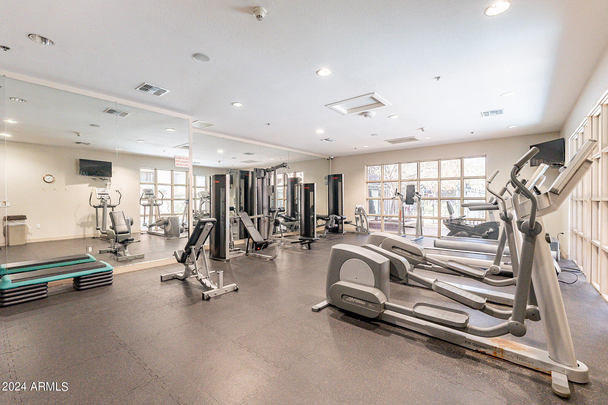 16 W ENCANTO Boulevard 406