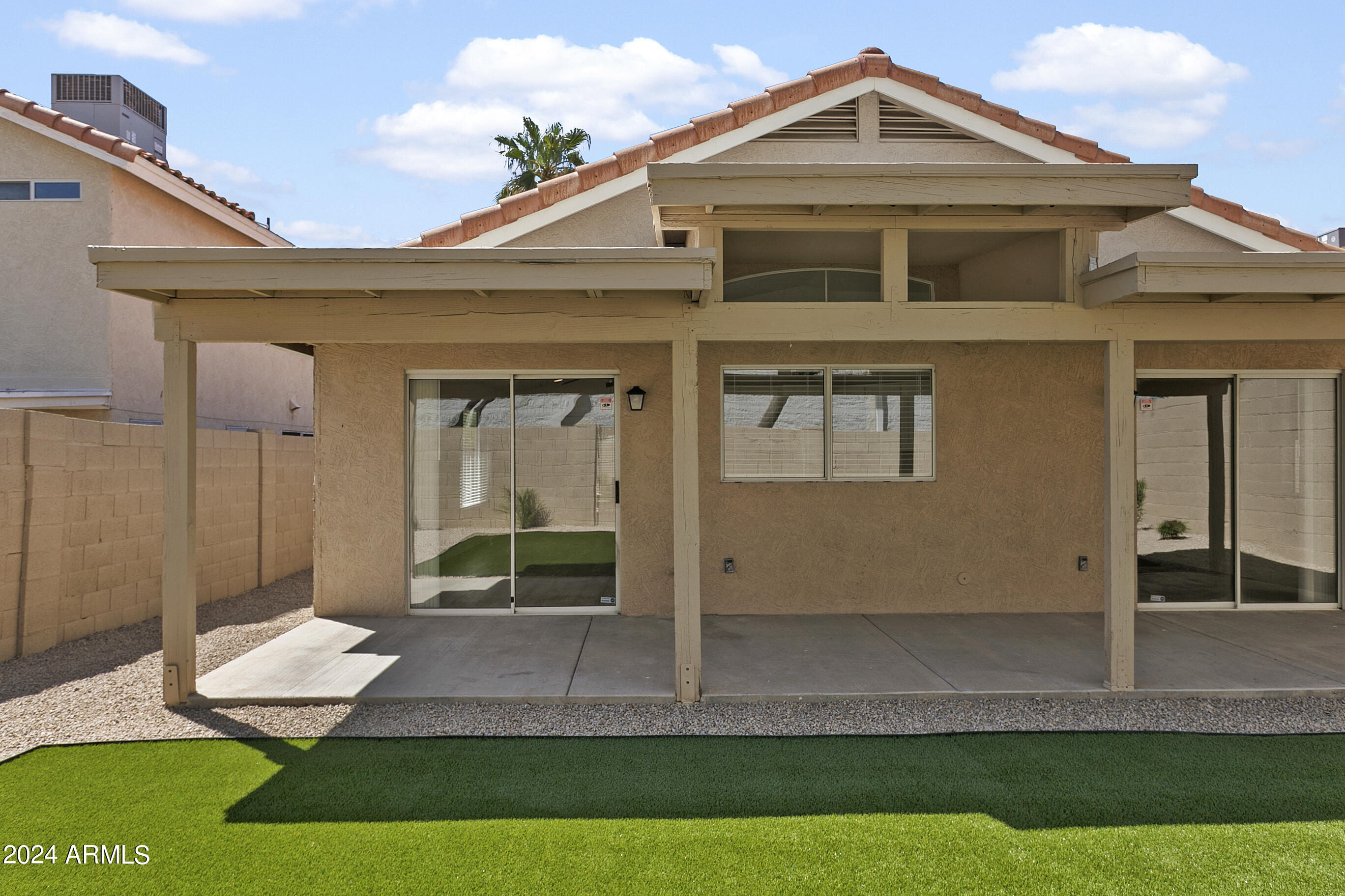 3212 E LAUREL Lane
