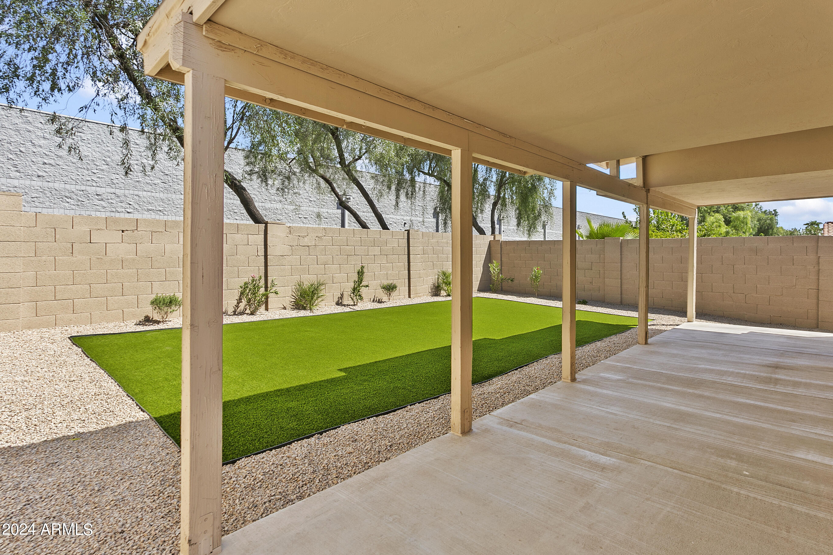 3212 E LAUREL Lane