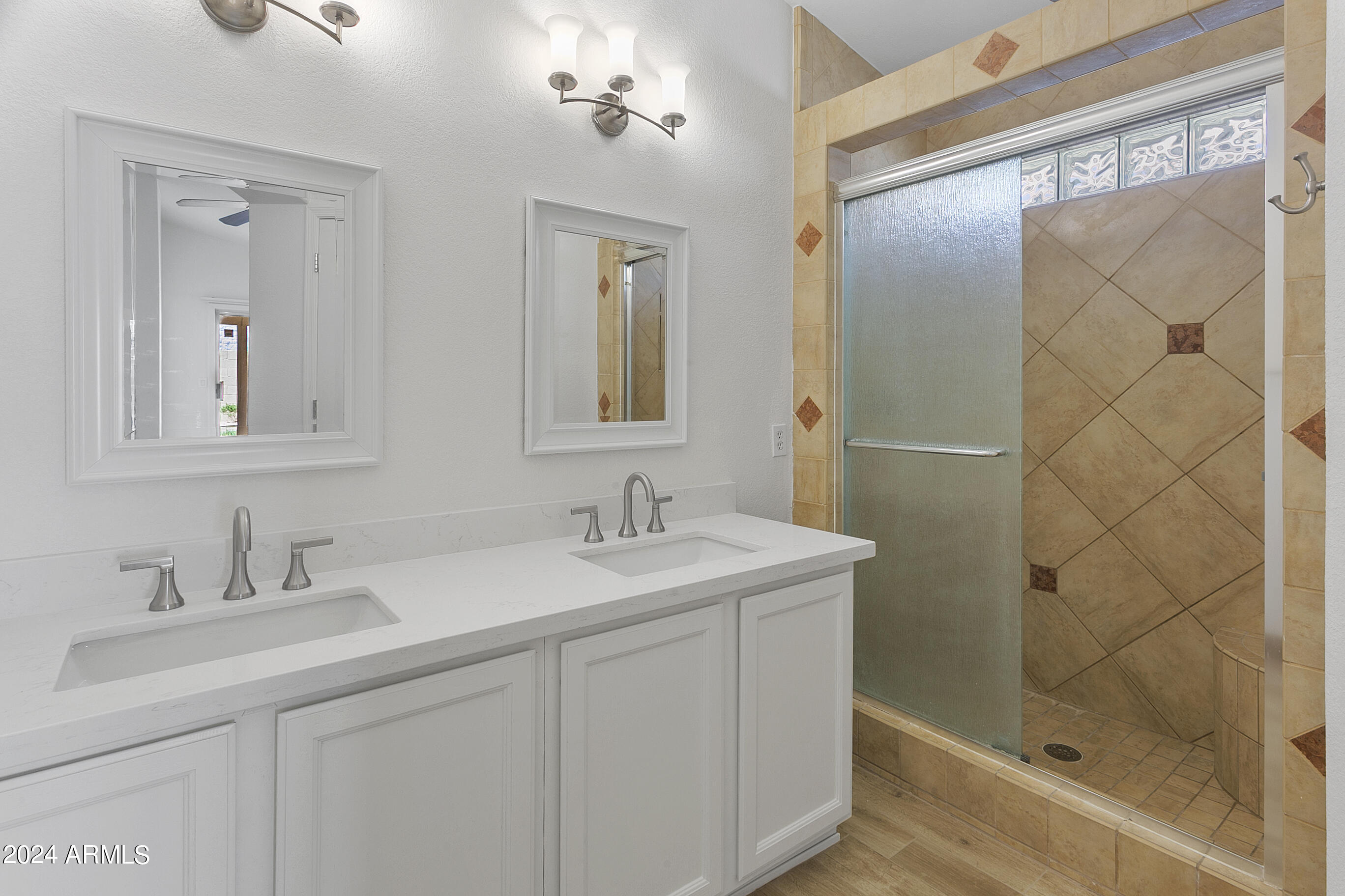 3212 E LAUREL Lane