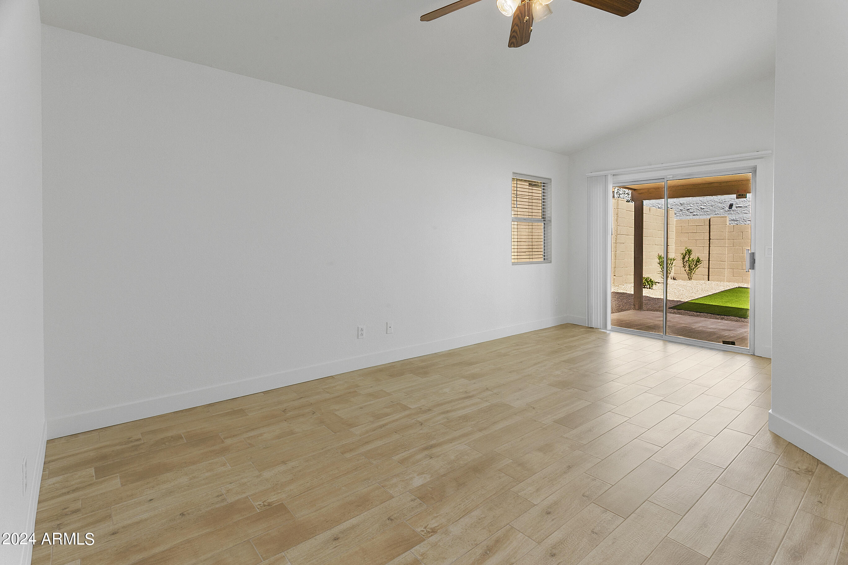 3212 E LAUREL Lane