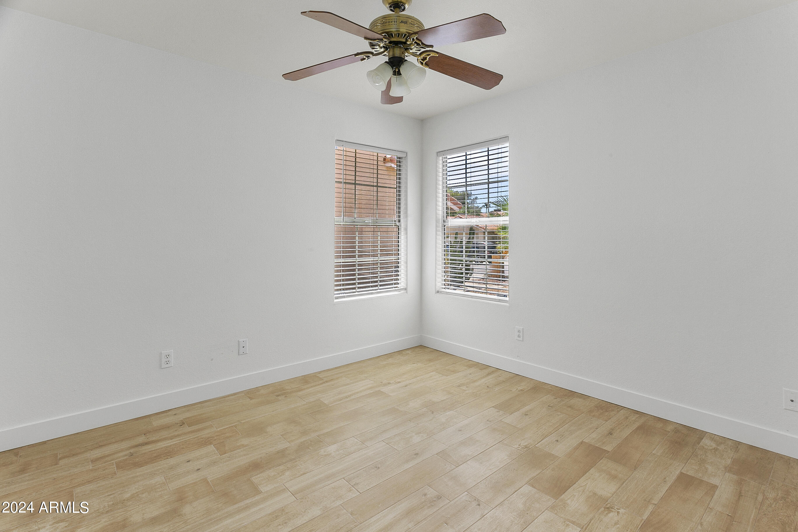 3212 E LAUREL Lane